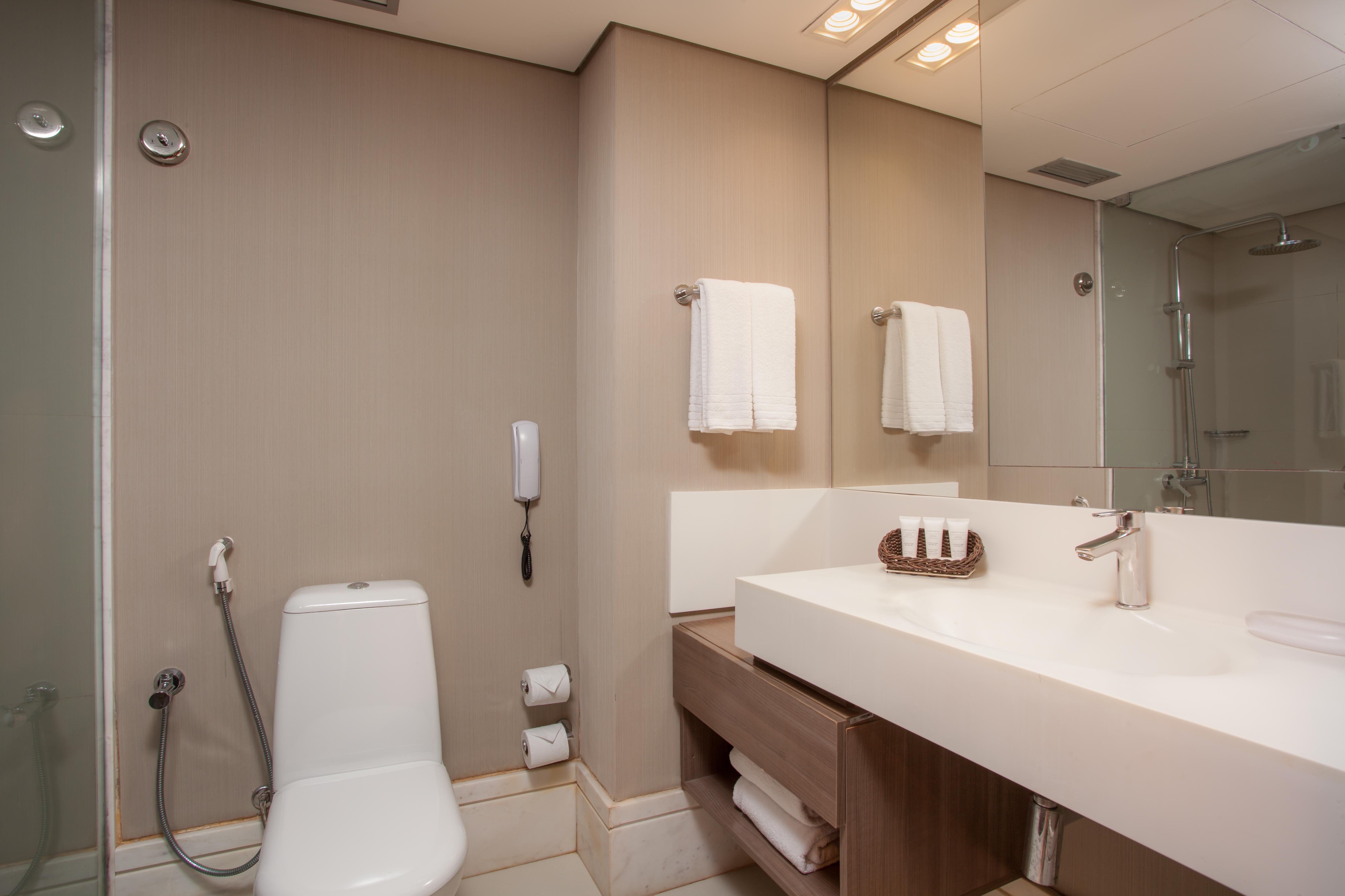 Wish Hotel Da Bahia Σαλβαντόρ Εξωτερικό φωτογραφία Bathroom with bidet and shower