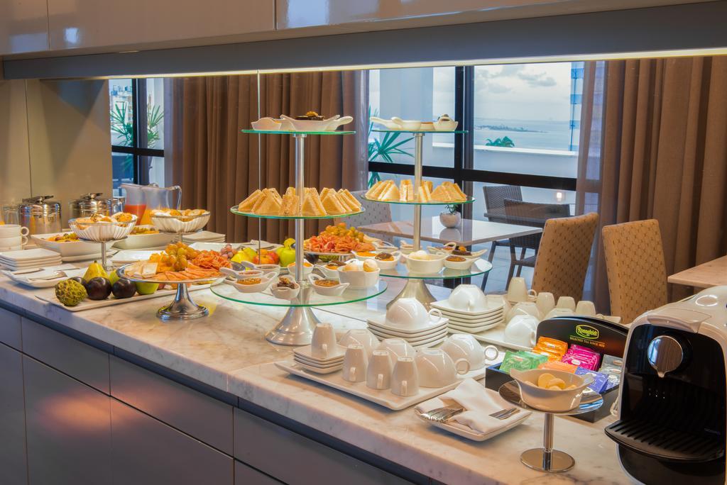 Wish Hotel Da Bahia Σαλβαντόρ Εξωτερικό φωτογραφία A buffet at a hotel